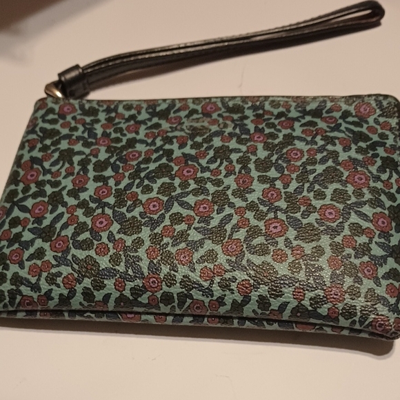 Coach Handbags - NWOT Coach L-zip Wristlet